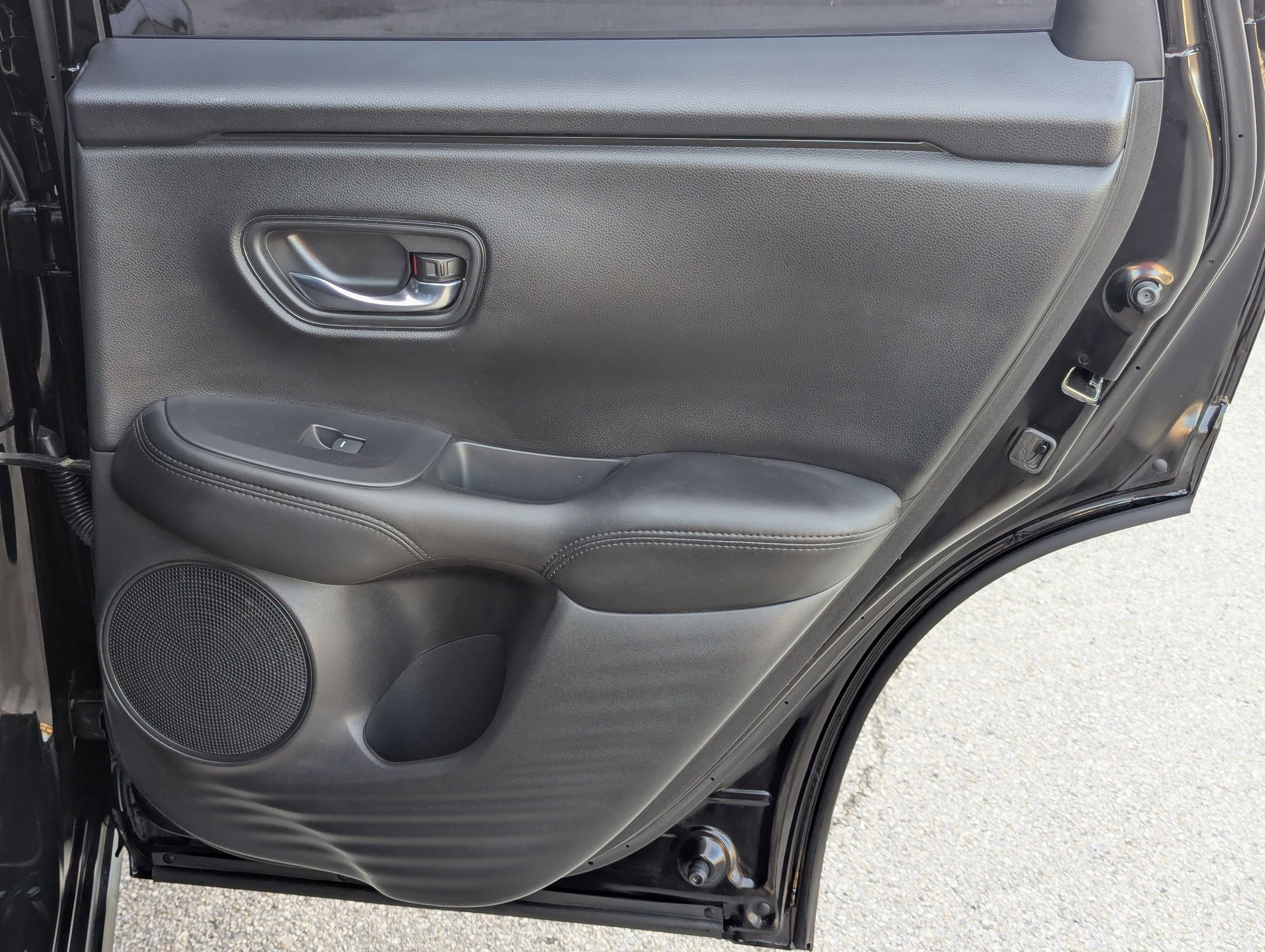 Used 2025 Honda HR-V LX image 25