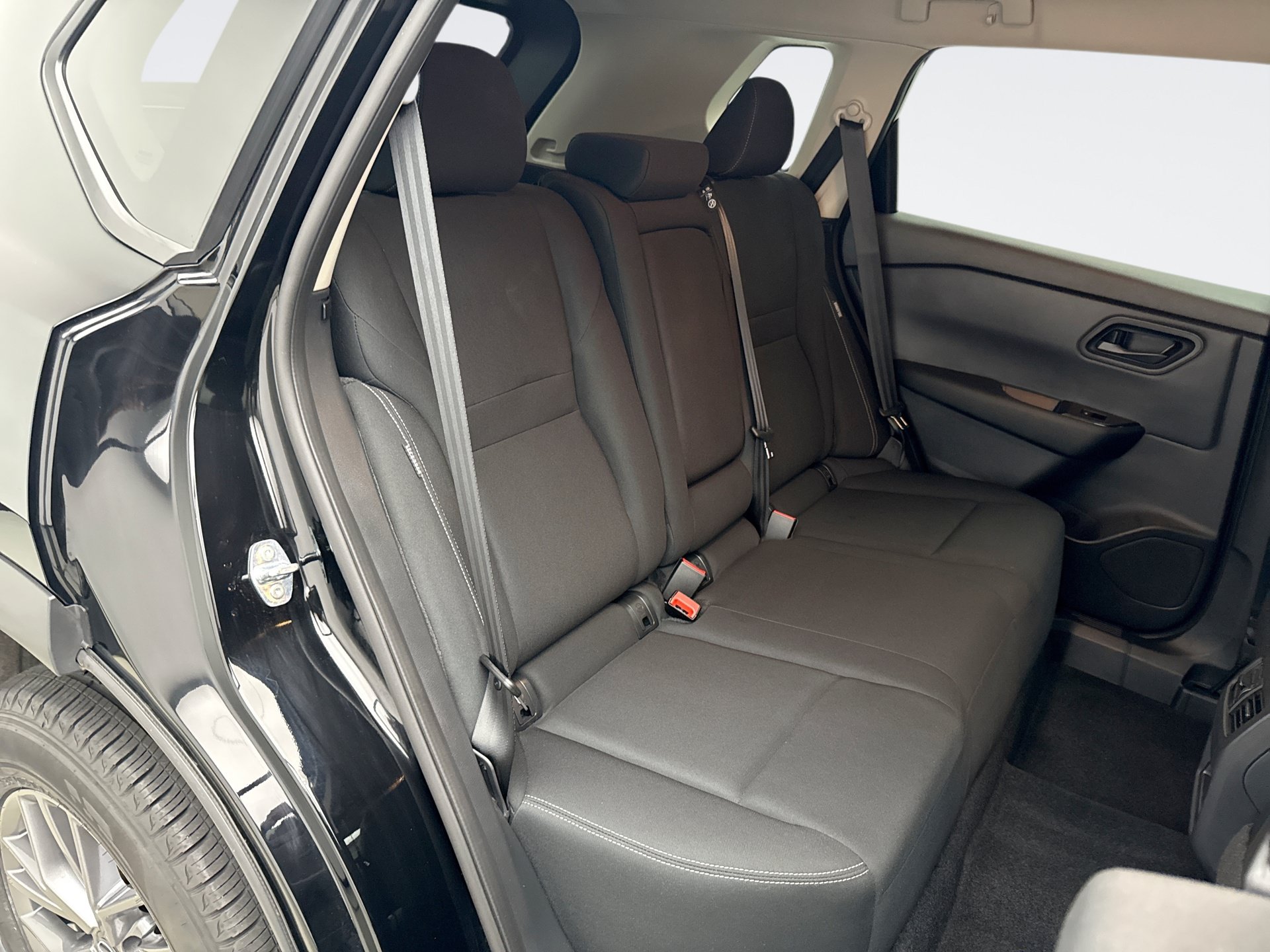 Used 2024 Nissan Rogue S AWD/4WD image 17