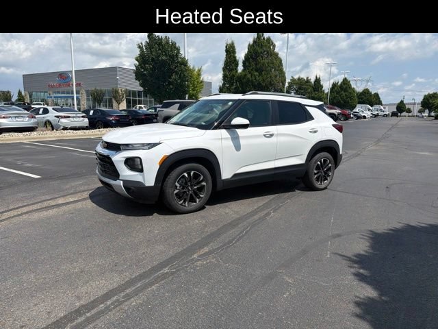 Used 2022 Chevrolet TrailBlazer LT w/ Convenience Package FWD image 2