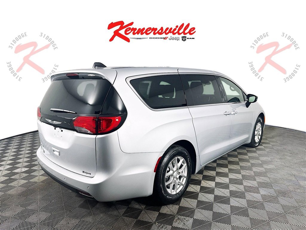 New 2026 Chrysler Voyager LX image 7