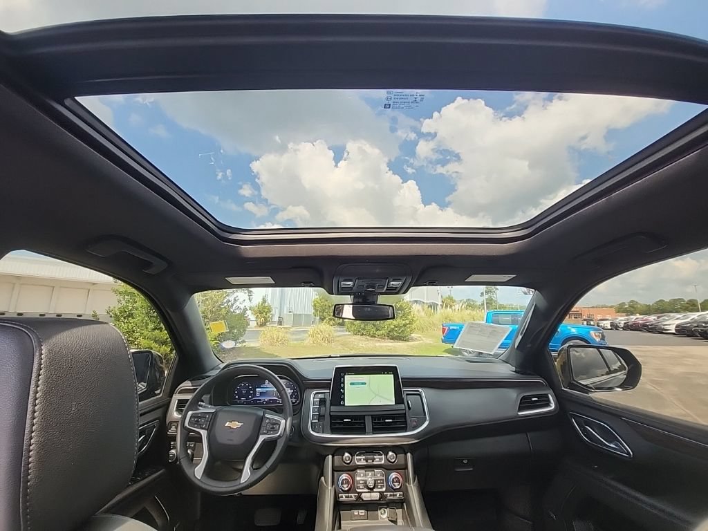 Used 2022 Chevrolet Suburban LT w/ LT Signature Plus Package AWD/4WD image 6