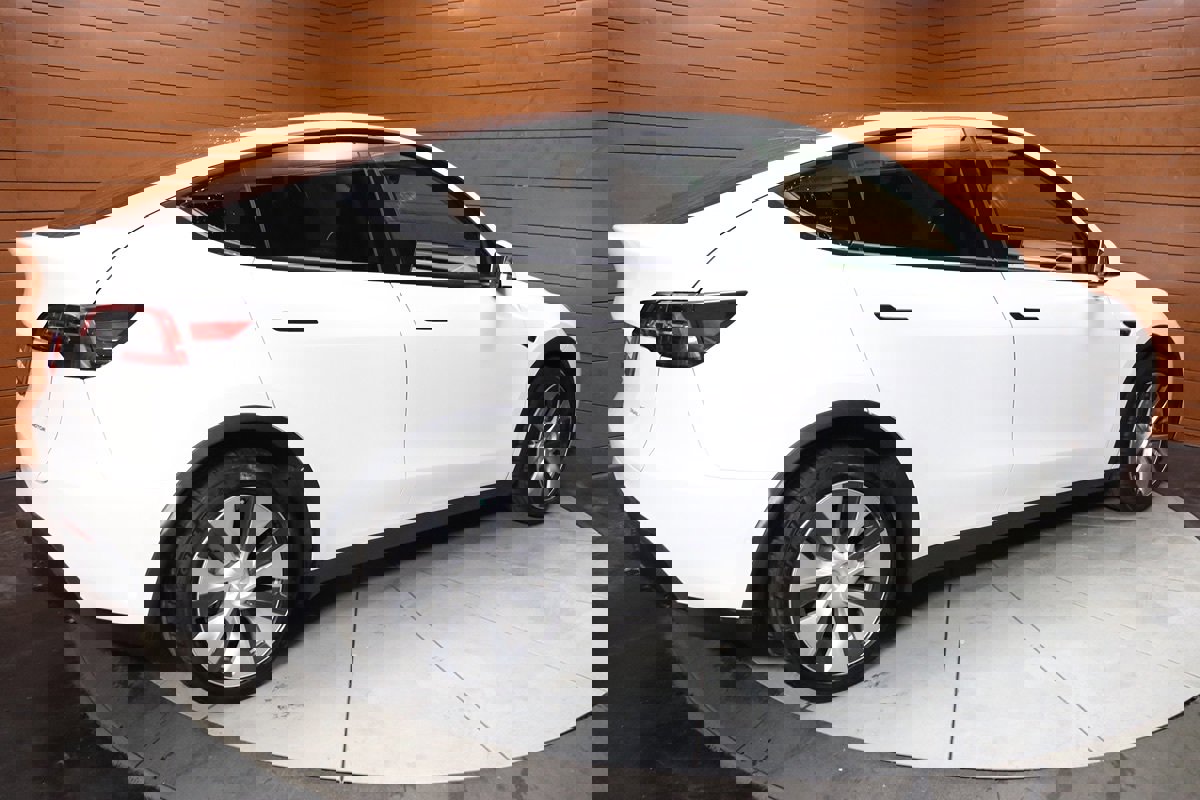 Used 2023 Tesla Model Y Long Range image 15