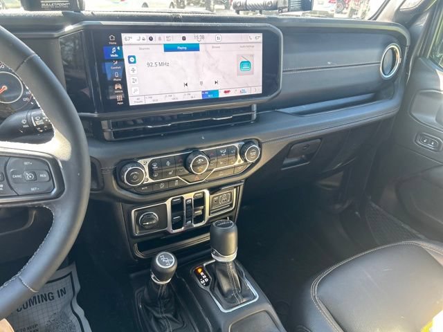 Used 2025 Jeep Gladiator Sport AWD/4WD image 17