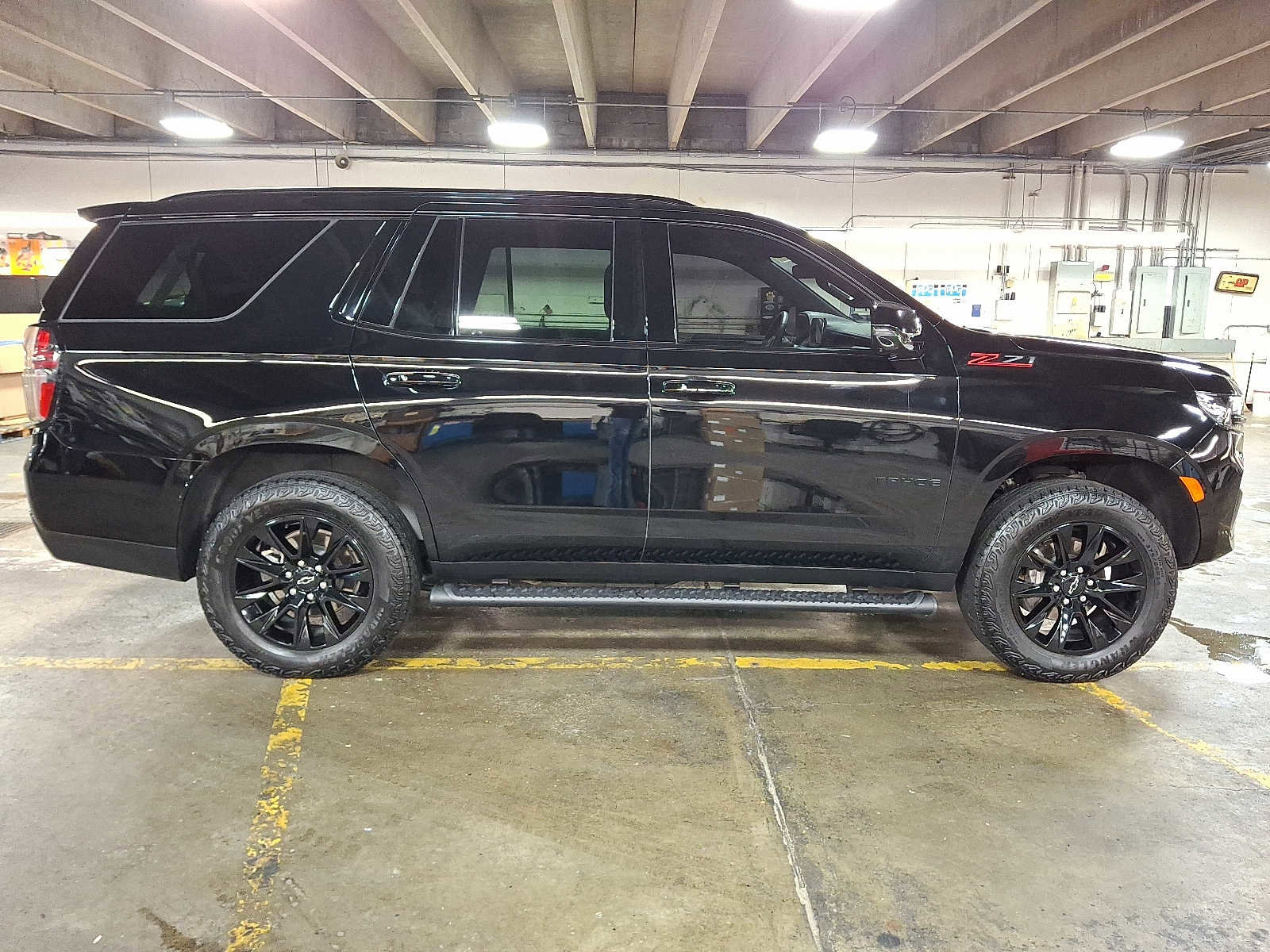 Used 2024 Chevrolet Tahoe Z71 w/ Luxury Package image 8