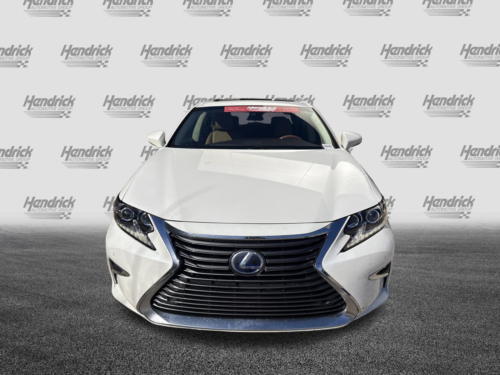 Used 2016 Lexus ES 300h w/ Luxury Package w/Wood Trim image 3