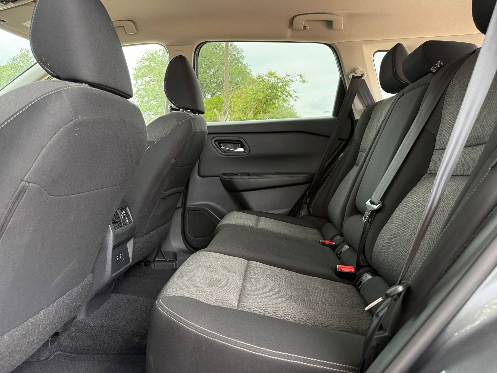 Used 2025 Nissan Rogue SV AWD/4WD image 27