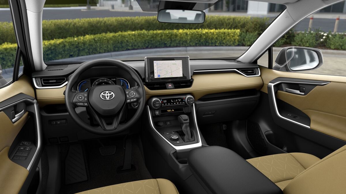 Used 2025 Toyota RAV4 XLE image 19