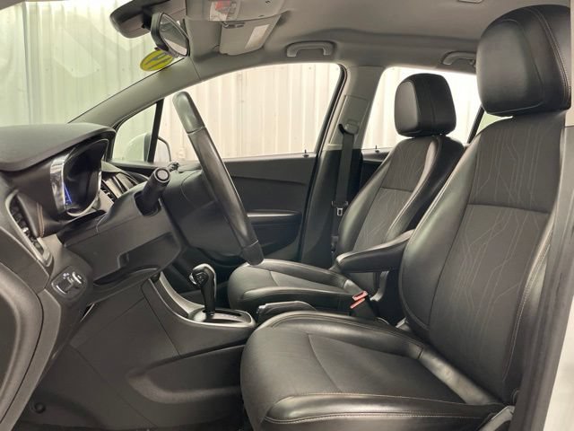 Used 2019 Chevrolet Trax LT w/ LT Convenience Package FWD image 12
