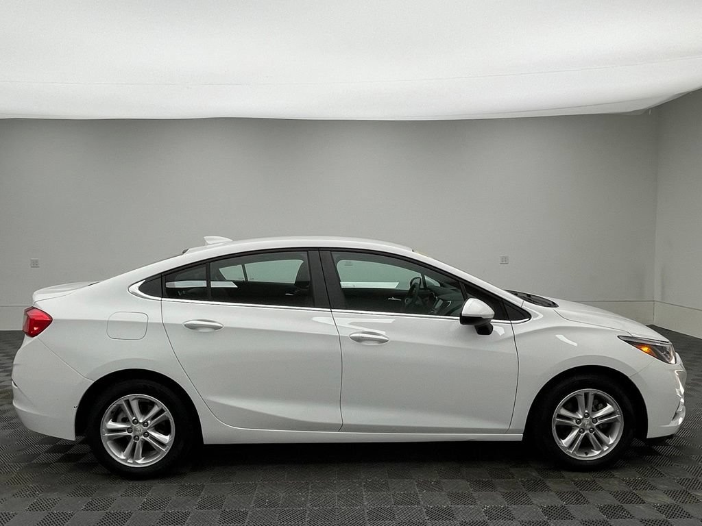 Used 2017 Chevrolet Cruze LT w/ Convenience Package FWD image 6