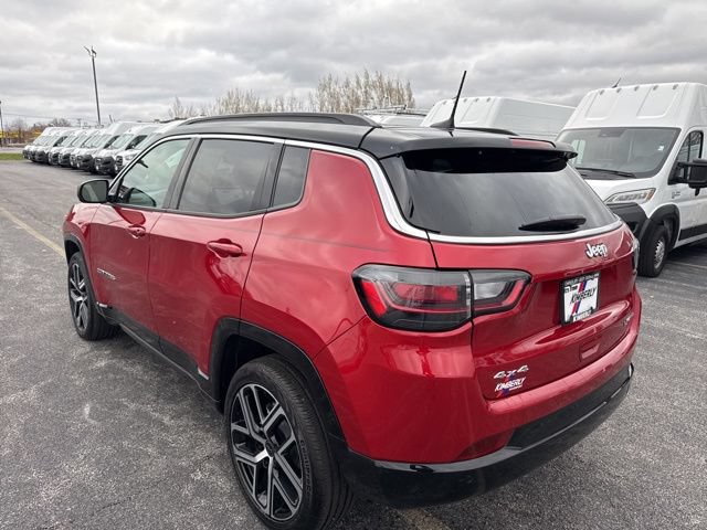 Used 2025 Jeep Compass Limited w/ Elite Group AWD/4WD image 5