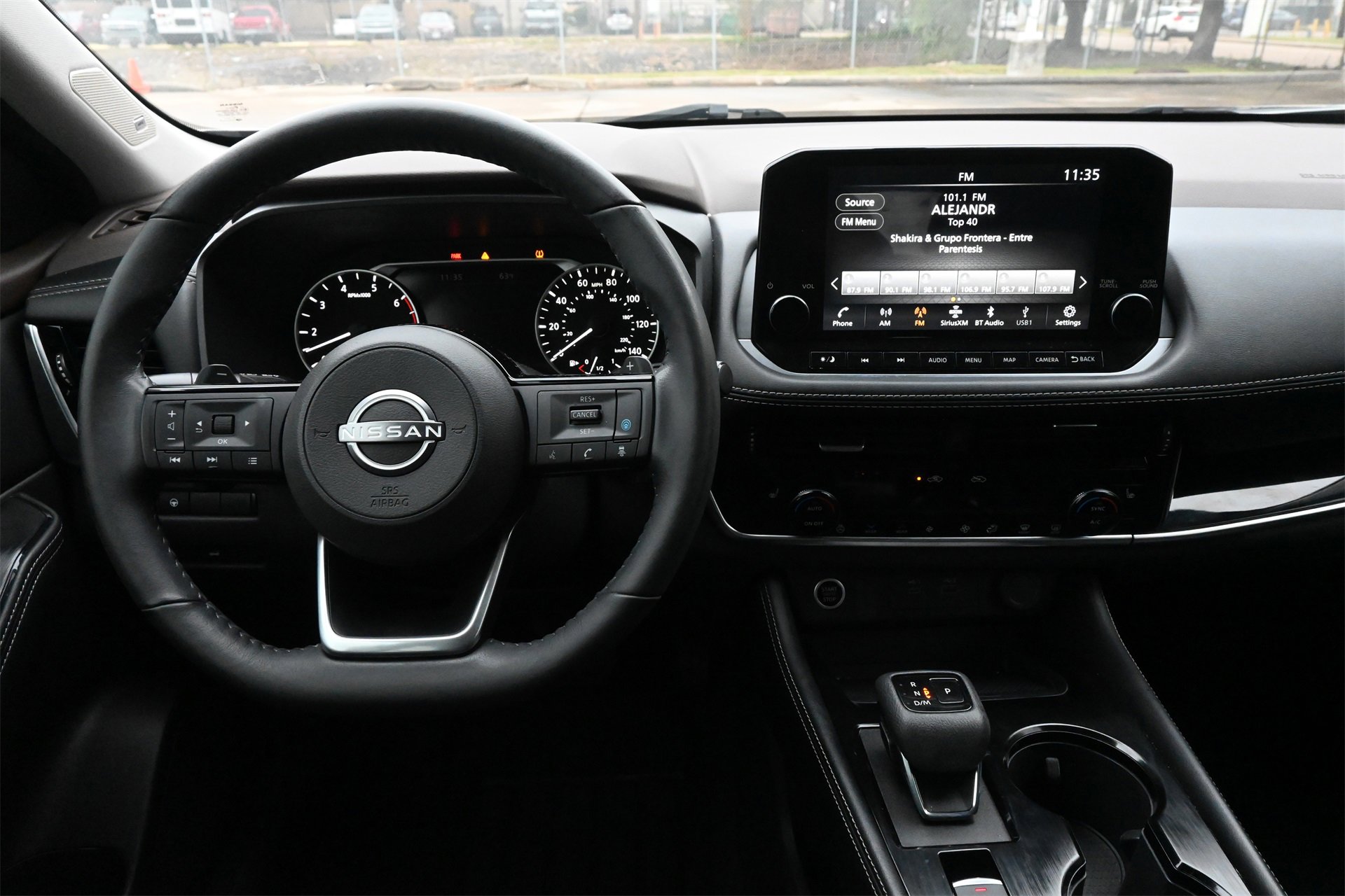 Used 2023 Nissan Rogue SL w/ SL Premium Package image 9