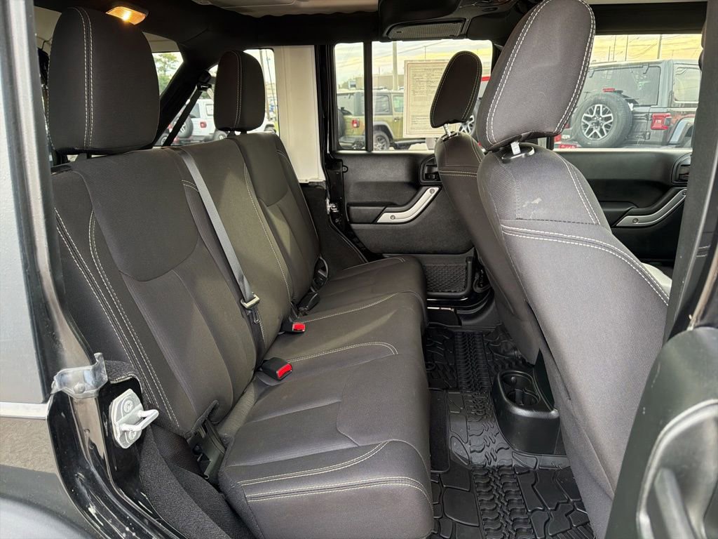Used 2018 Jeep Wrangler Unlimited Rubicon w/ Connectivity Group image 17