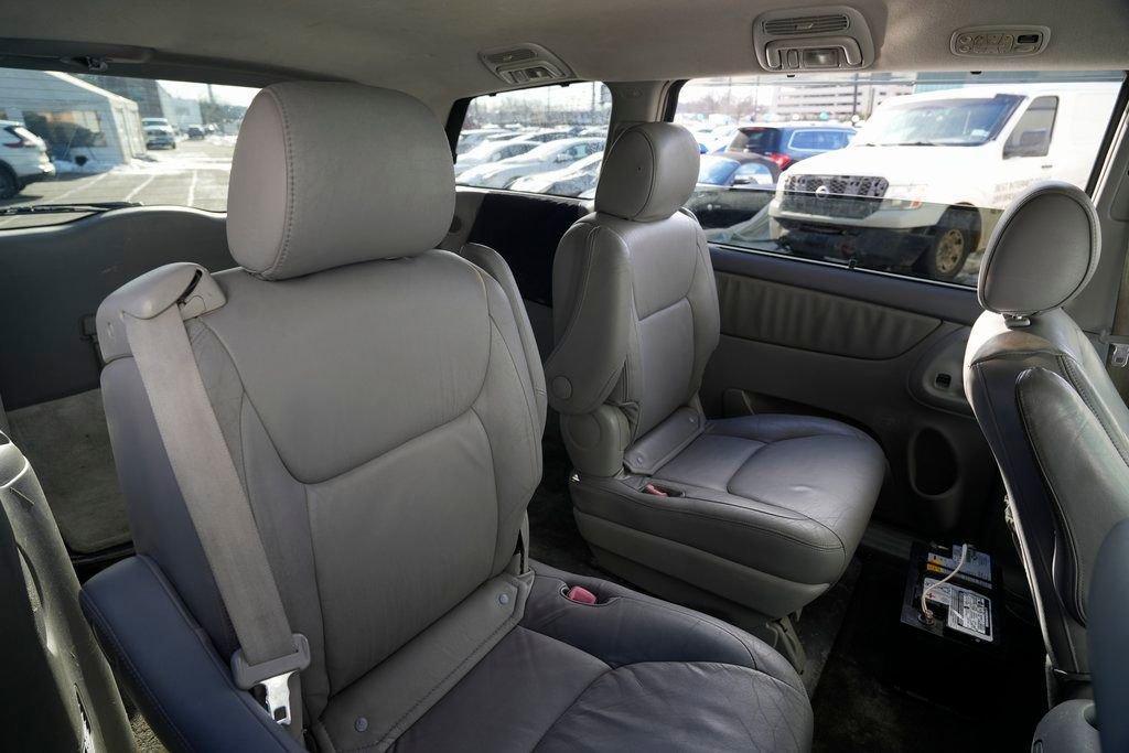 Used 2005 Toyota Sienna XLE image 29