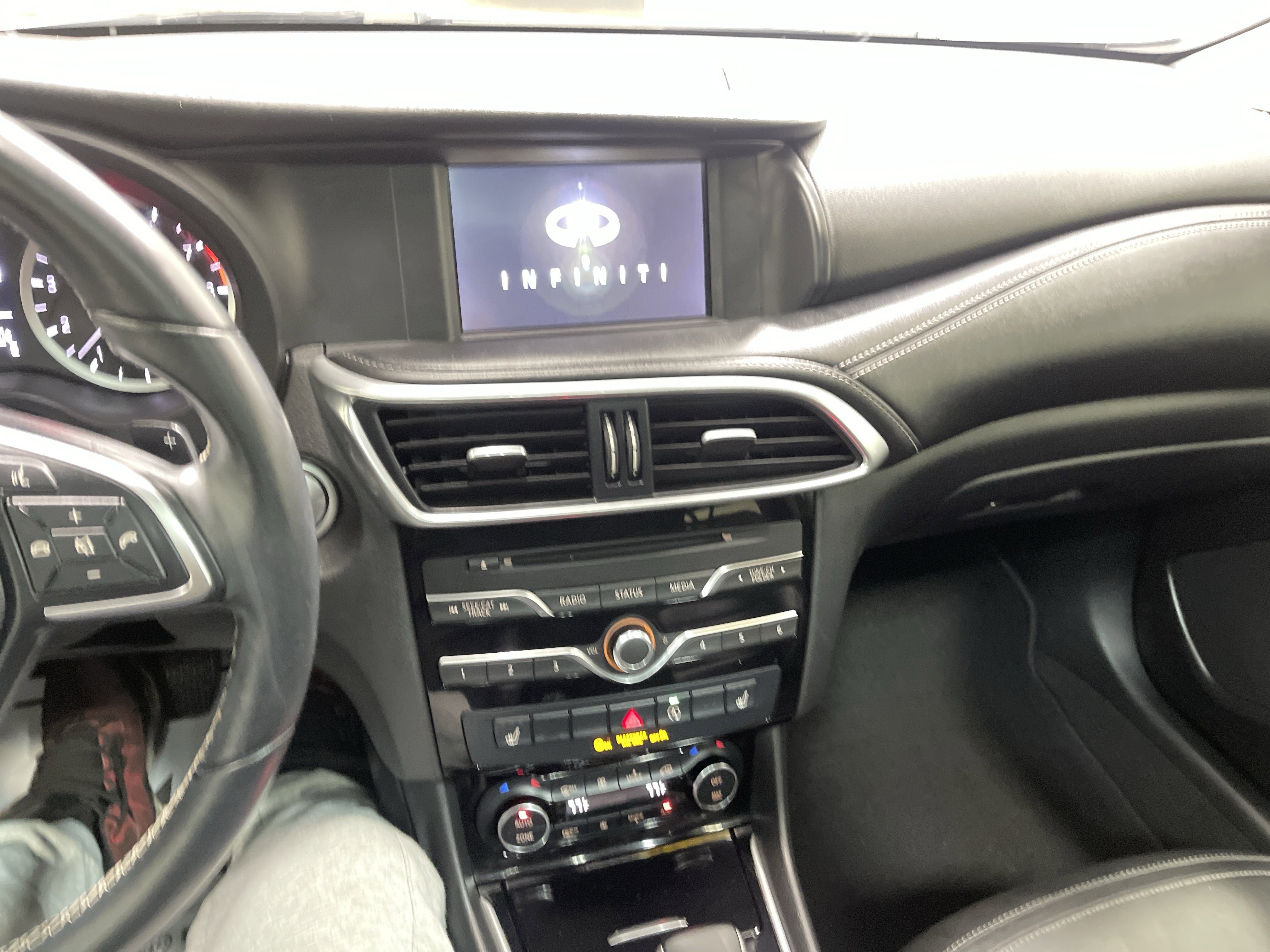 Used 2018 INFINITI QX30 Premium w/ Cargo Package image 29