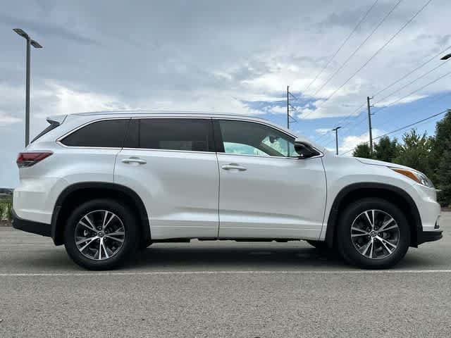 Used 2016 Toyota Highlander XLE AWD/4WD image 3