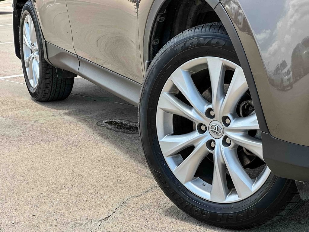 Used 2014 Toyota RAV4 Limited w/ Technology Package FWD image 9
