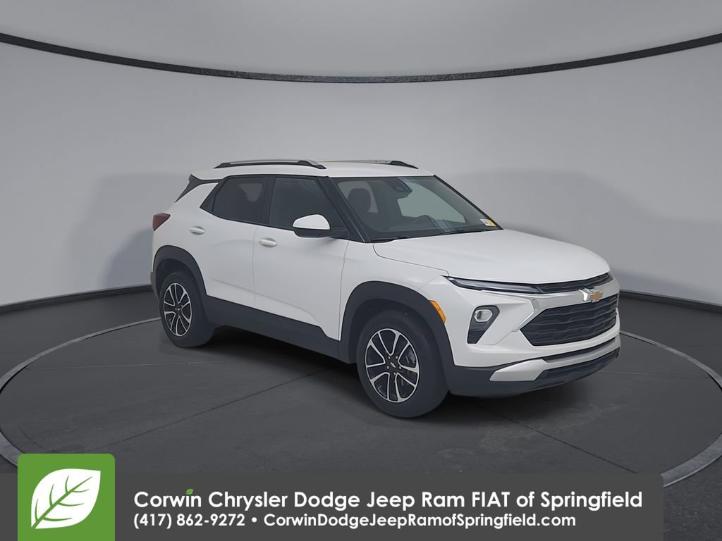 Used 2025 Chevrolet TrailBlazer LT image 3