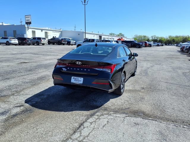 Used 2025 Hyundai Elantra SEL FWD image 19