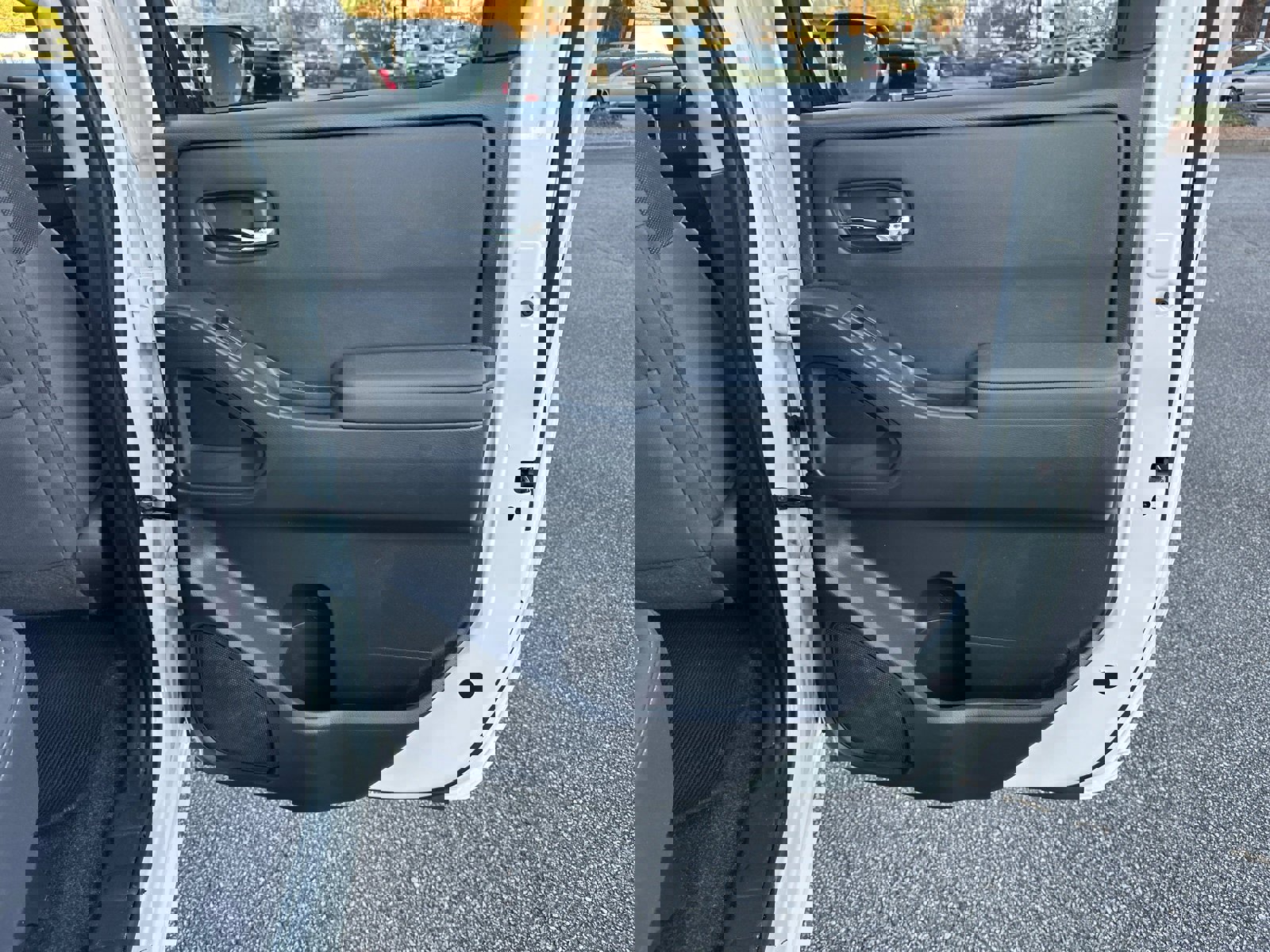 Used 2022 Nissan Frontier SV image 16