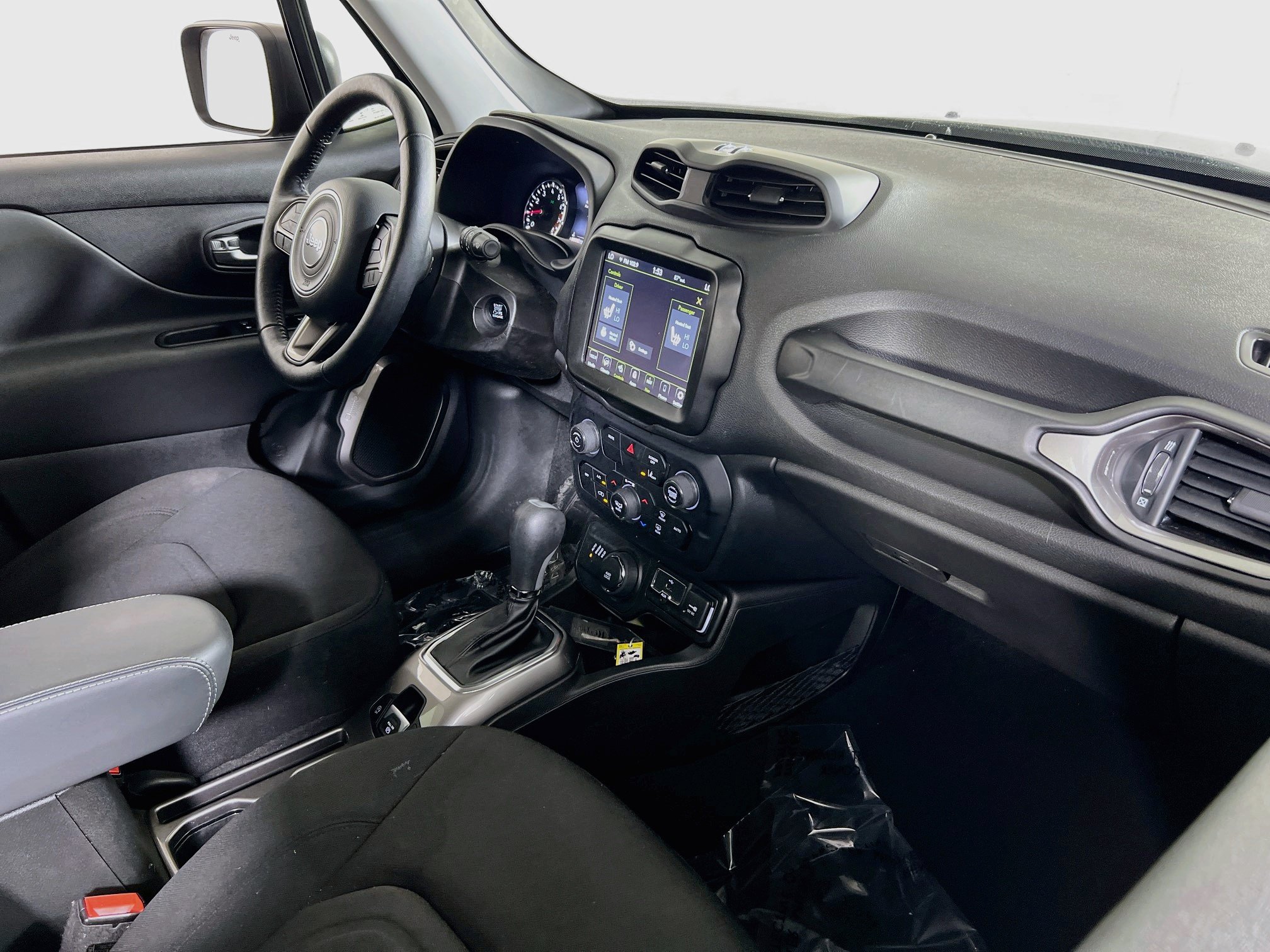 Used 2022 Jeep Renegade Latitude w/ Convenience Group AWD/4WD image 28