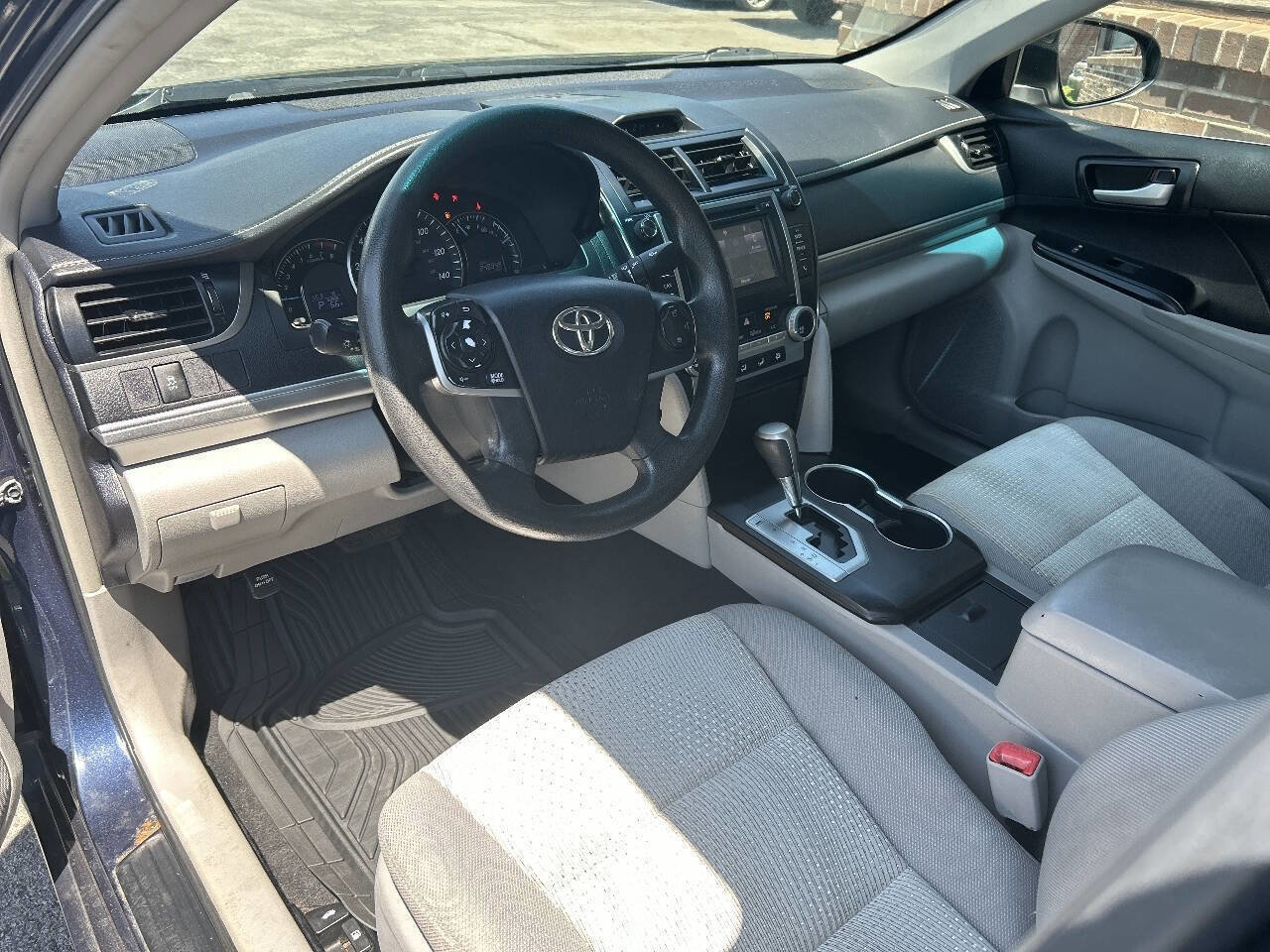 Used 2014 Toyota Camry LE w/ Moonroof Package FWD image 6