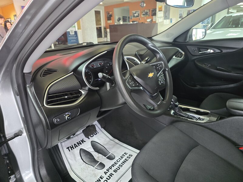 Used 2025 Chevrolet Malibu LT FWD image 8