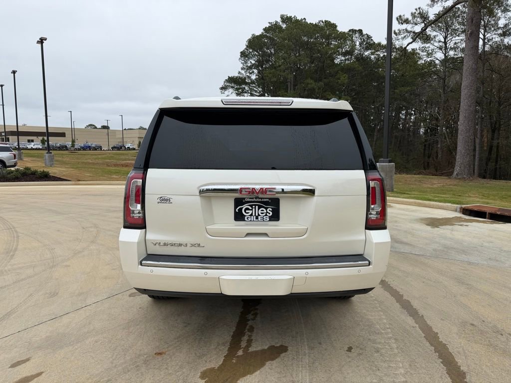 Used 2015 GMC Yukon XL Denali w/ Premium Package image 4