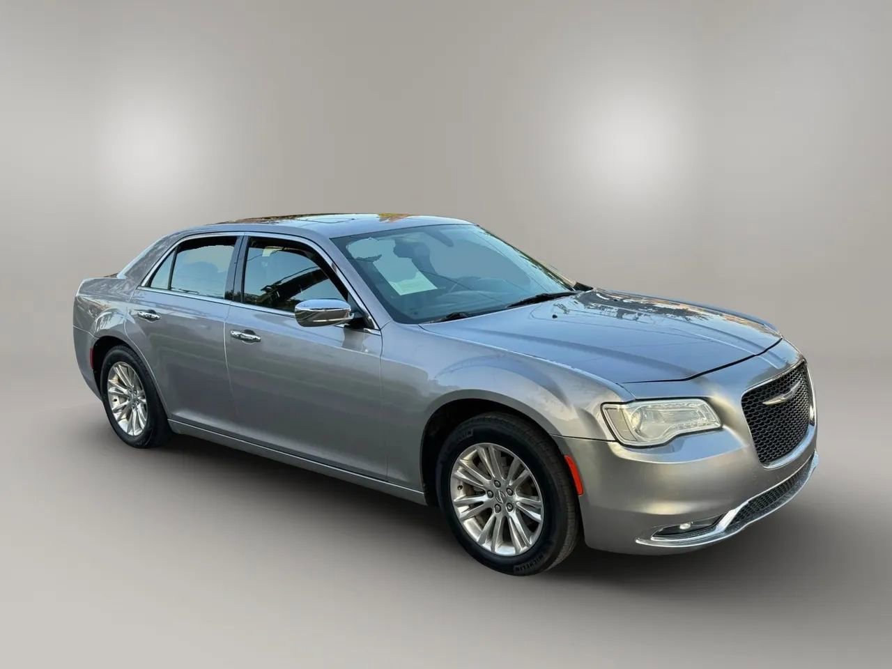 Used 2017 Chrysler 300 C RWD image 2