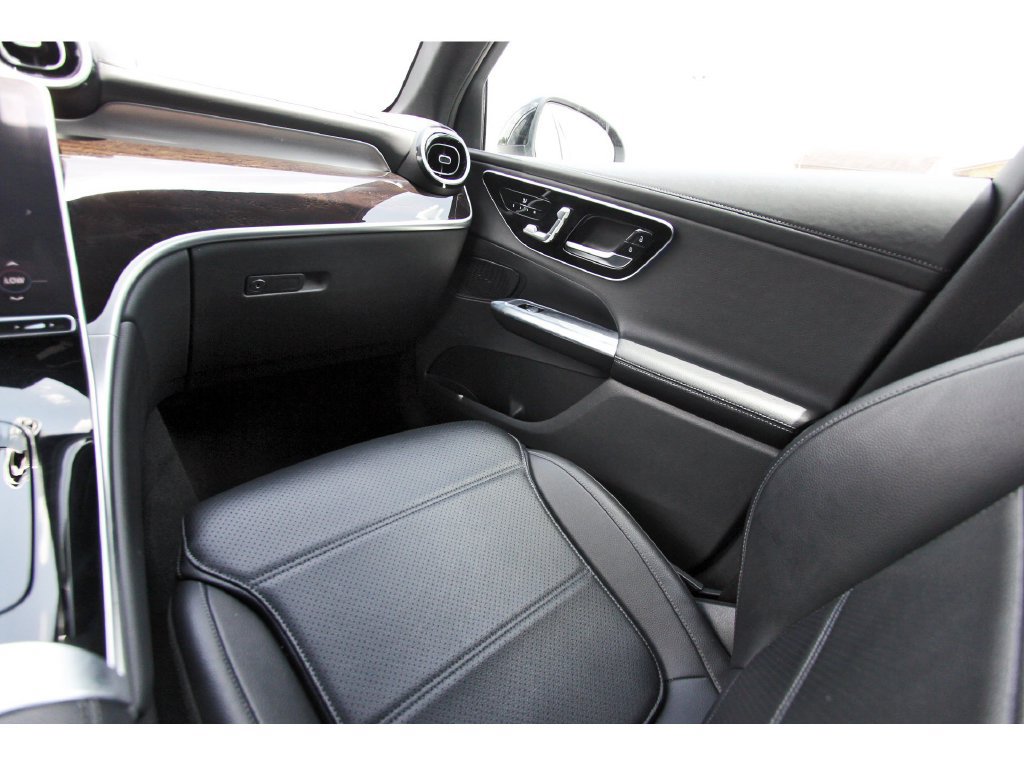 Used 2024 Mercedes-Benz GLC 300 4MATIC image 12