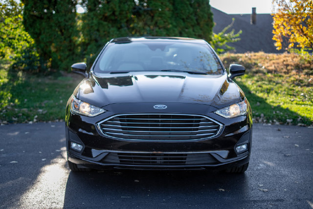 Used 2019 Ford Fusion SE w/ Equipment Group 151A FWD image 2