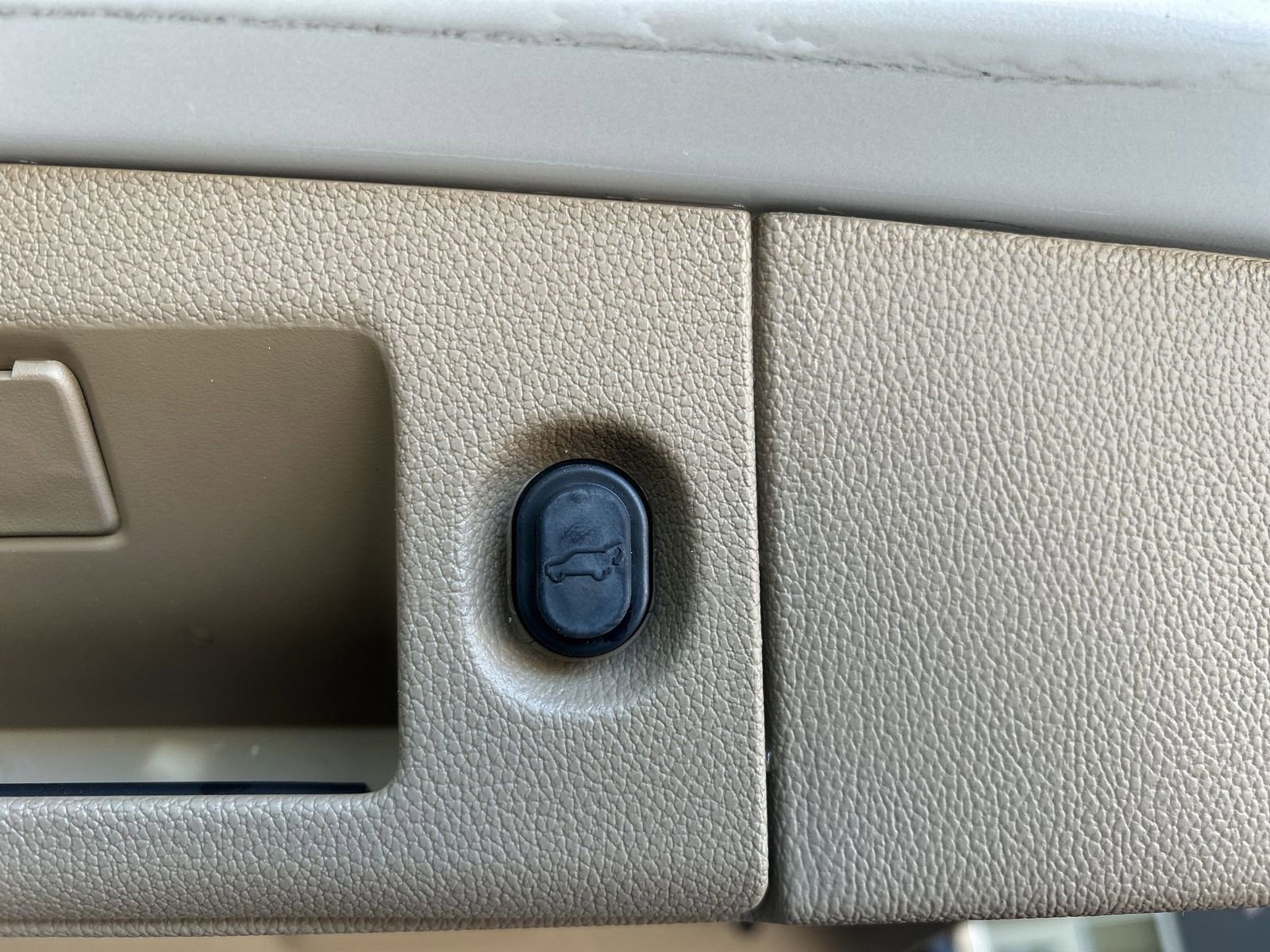 Used 2018 Cadillac Escalade Platinum AWD/4WD image 40