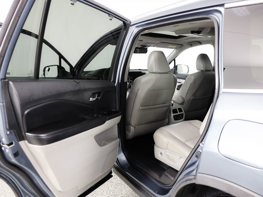 Used 2021 Honda Pilot Touring image 16