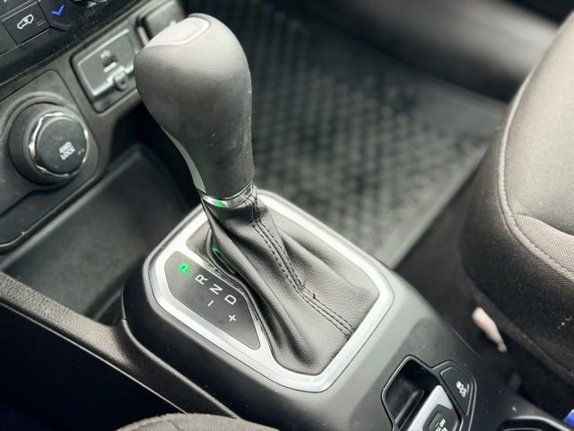 Used 2021 Jeep Renegade Latitude image 17