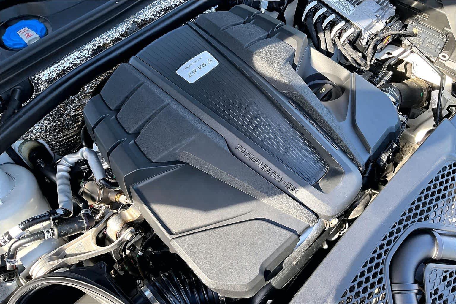 Used 2023 Porsche Macan S AWD/4WD image 34