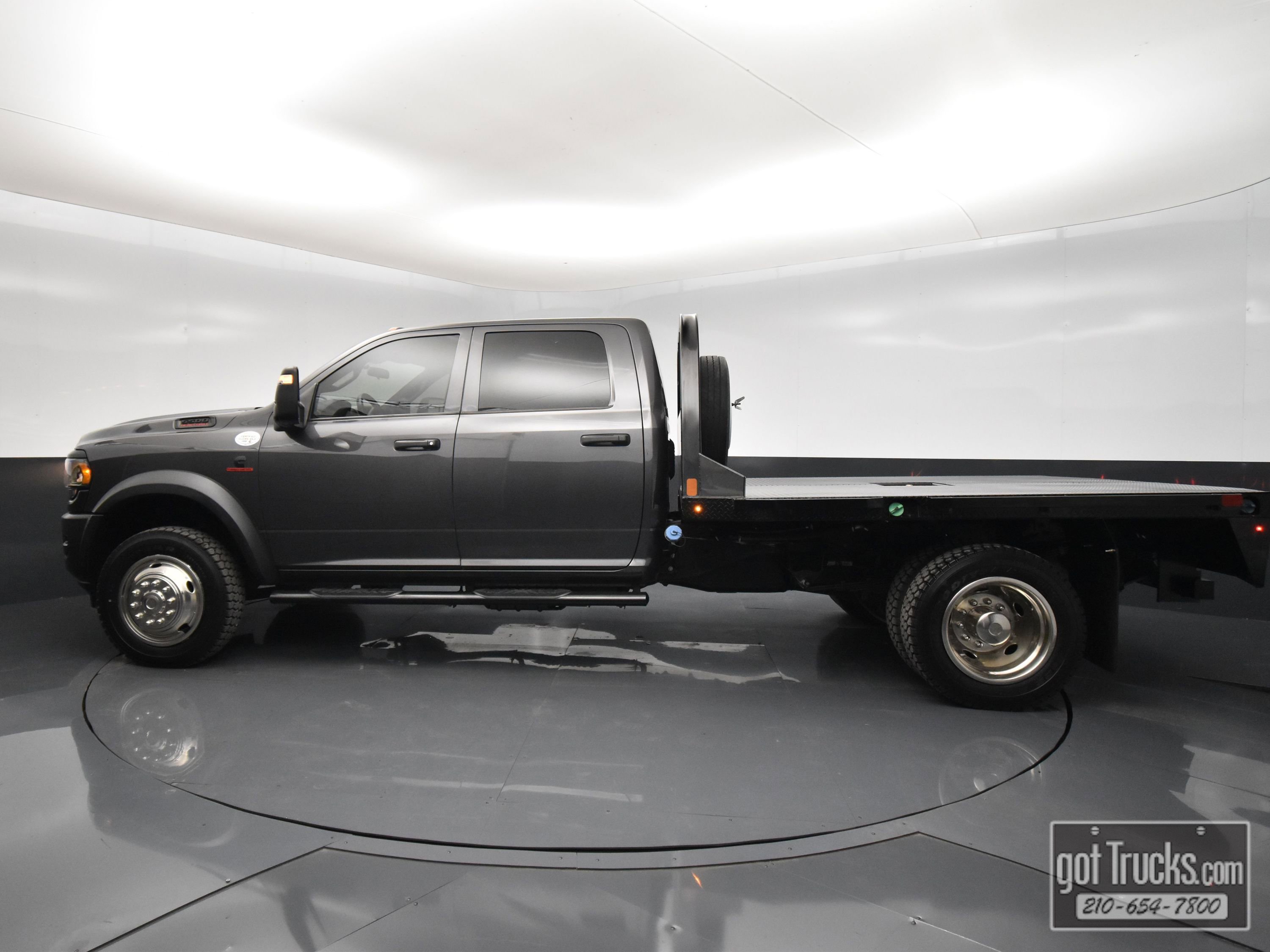Used 2023 RAM 5500 Tradesman AWD/4WD image 3