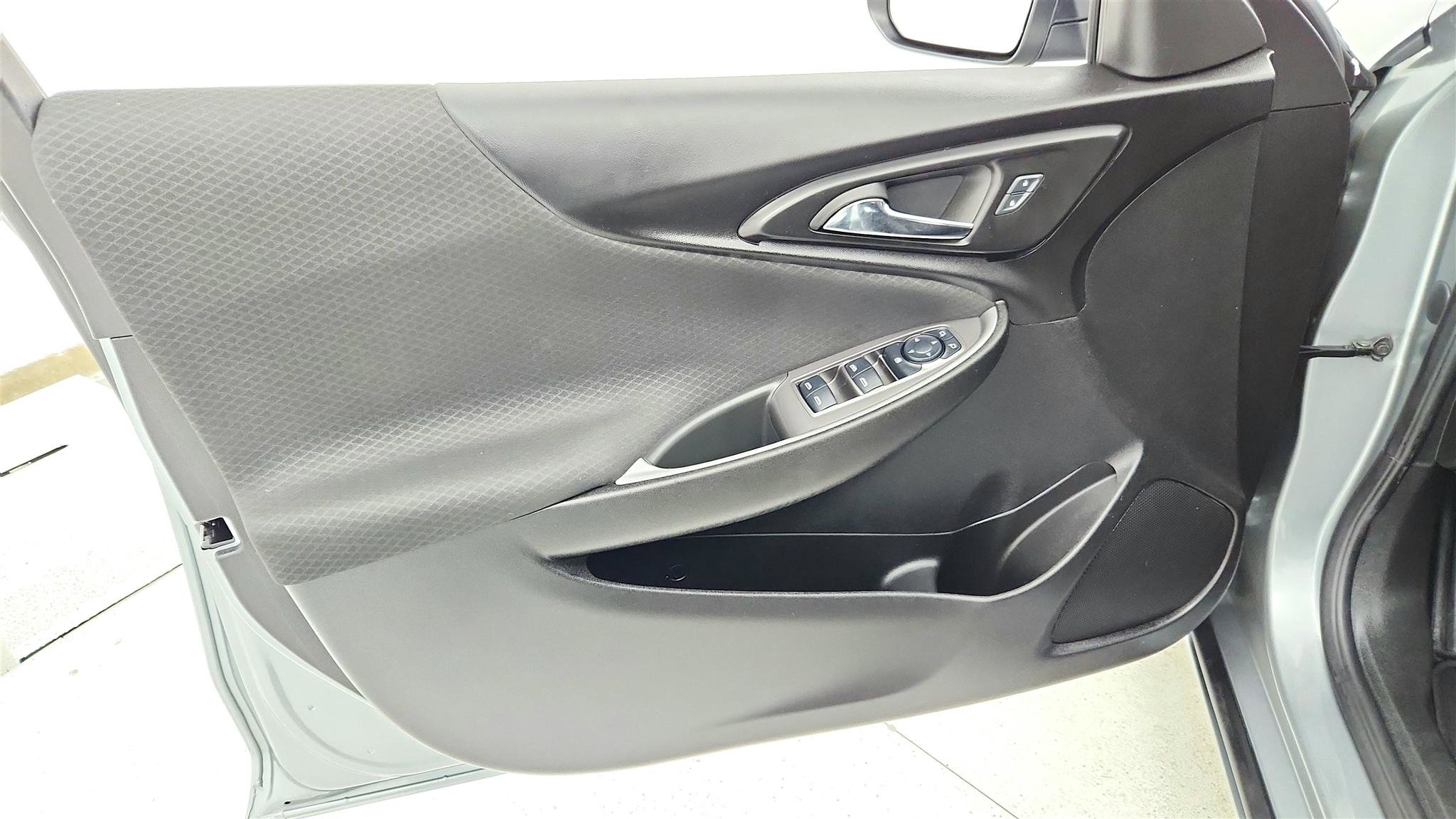 Used 2025 Chevrolet Malibu LT image 23