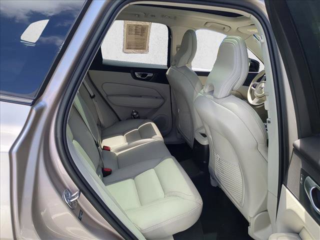 Used 2023 Volvo XC60 T8 Ultimate image 21