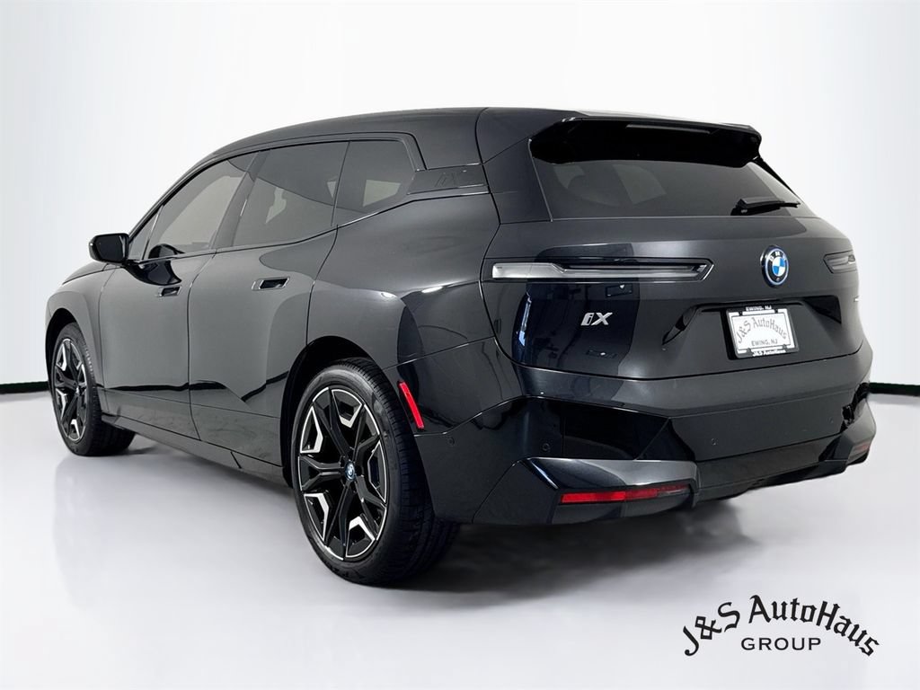 Used 2024 BMW iX xDrive50 w/ Sport Package AWD/4WD image 5
