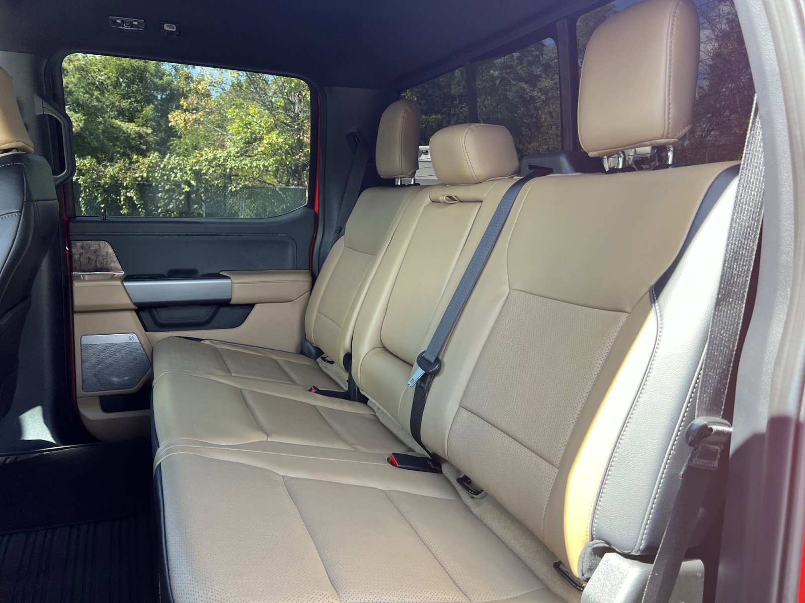 Used 2025 Ford F250 Lariat w/ Black Appearance Package image 24