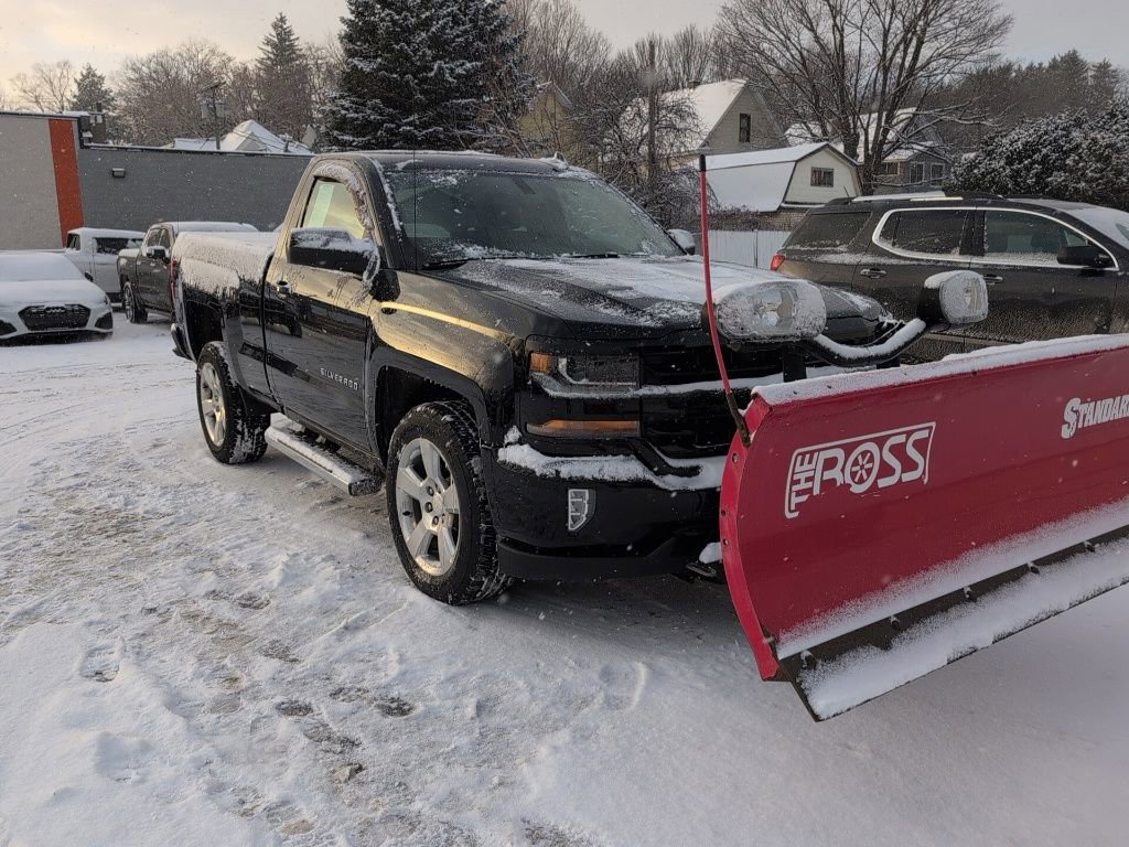 Used 2017 Chevrolet Silverado 1500 LT w/ LT Convenience Package image 3