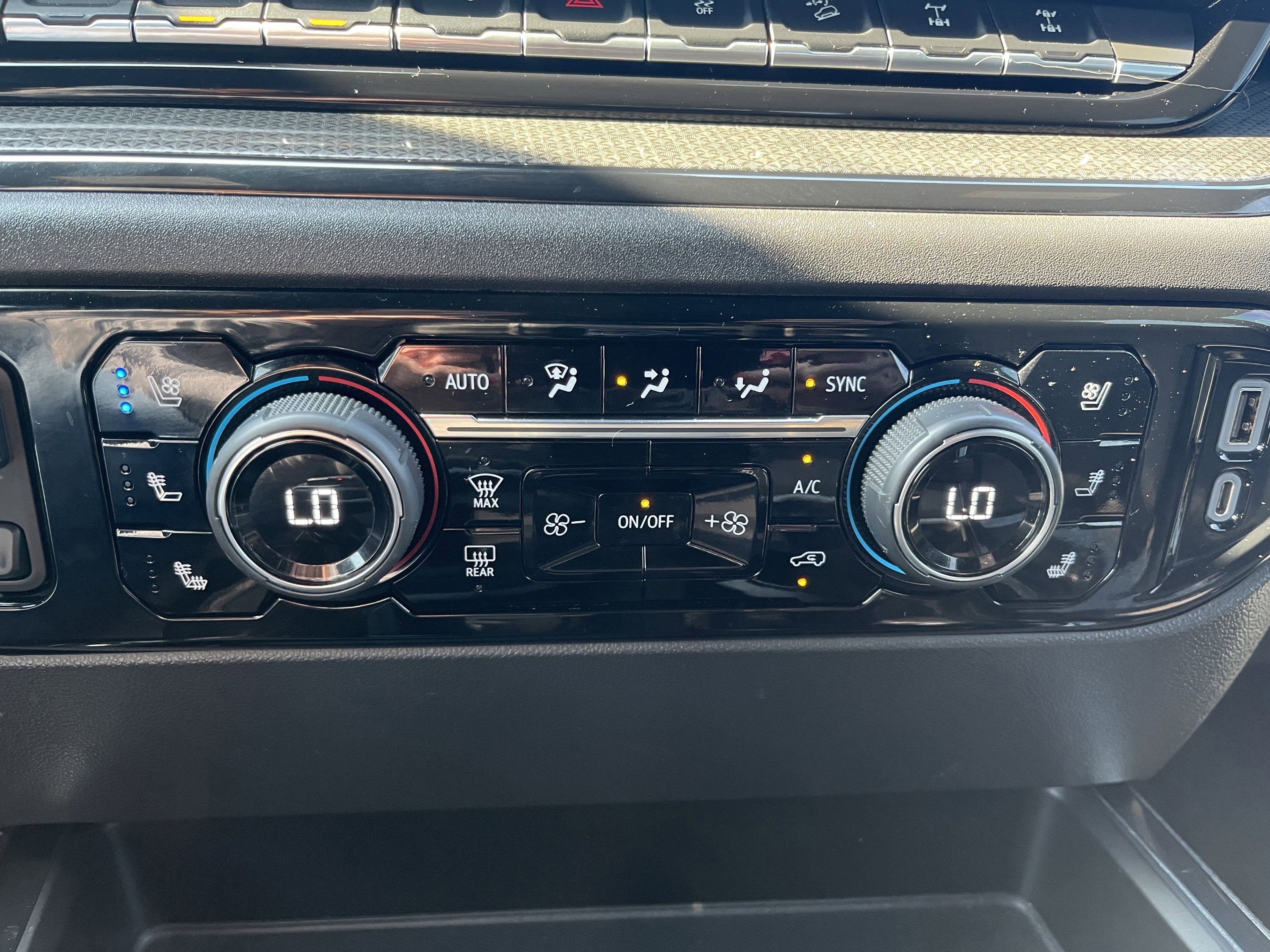 Used 2022 Chevrolet Silverado 1500 ZR2 w/ Technology Package image 13