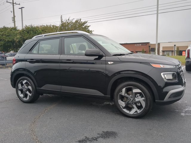 Used 2026 Hyundai Venue SEL FWD image 2