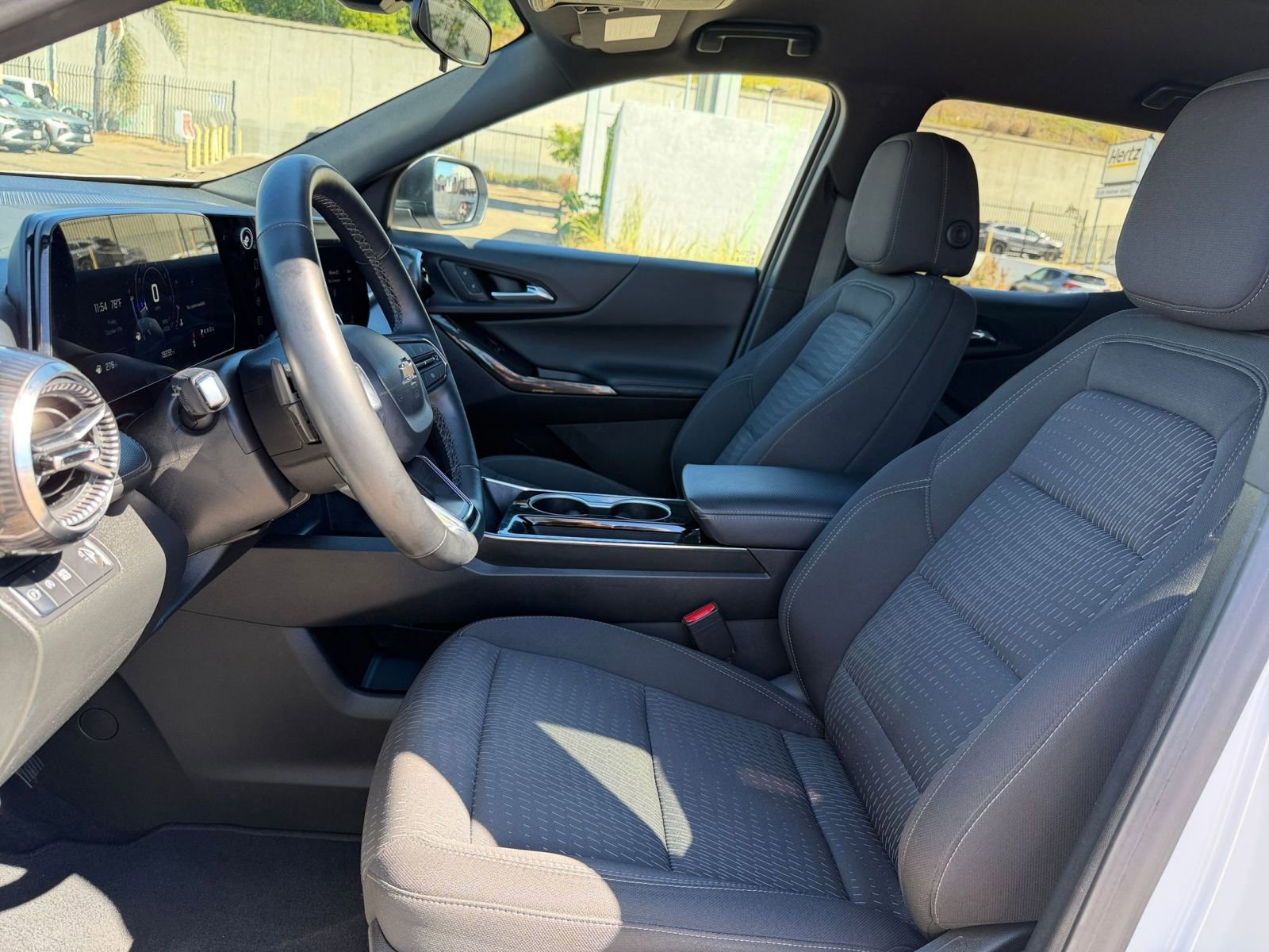 Used 2025 Chevrolet Equinox LT image 25