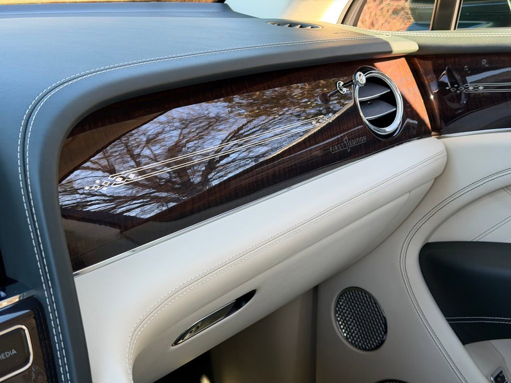 Certified 2023 Bentley Bentayga Extended Wheelbase image 33