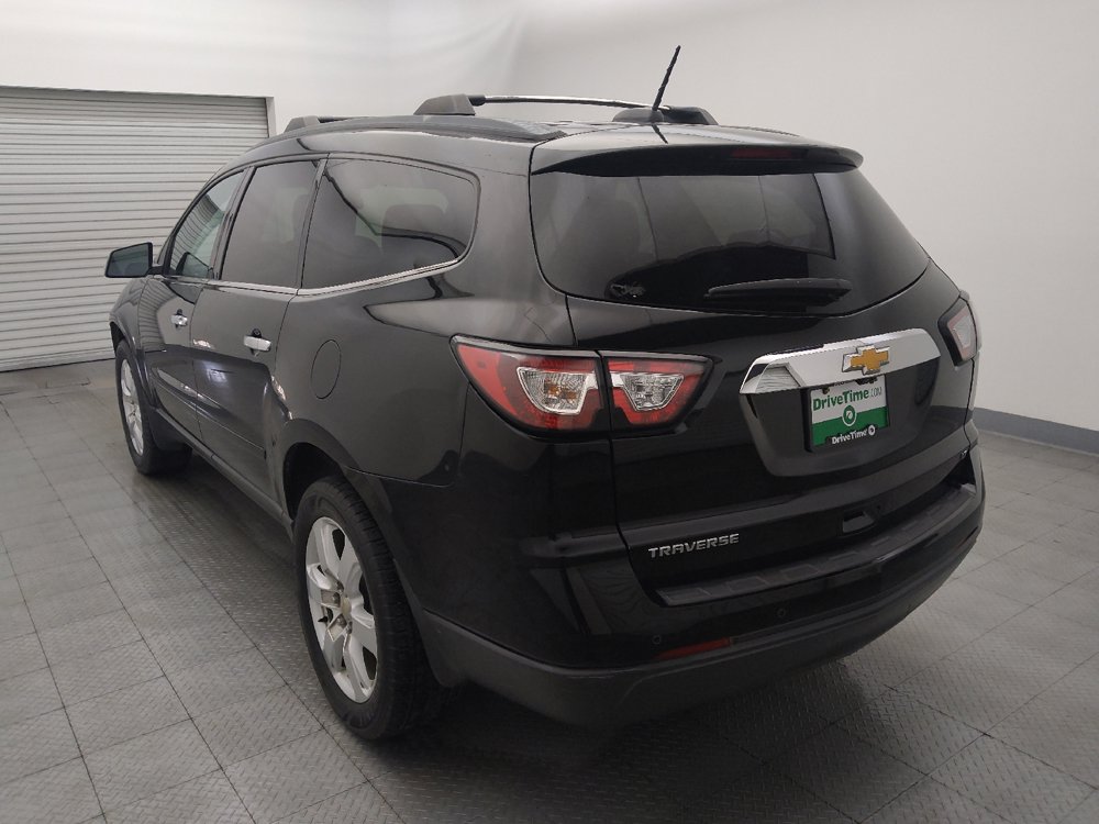 Used 2017 Chevrolet Traverse LT w/ Style and Technology Package FWD image 5