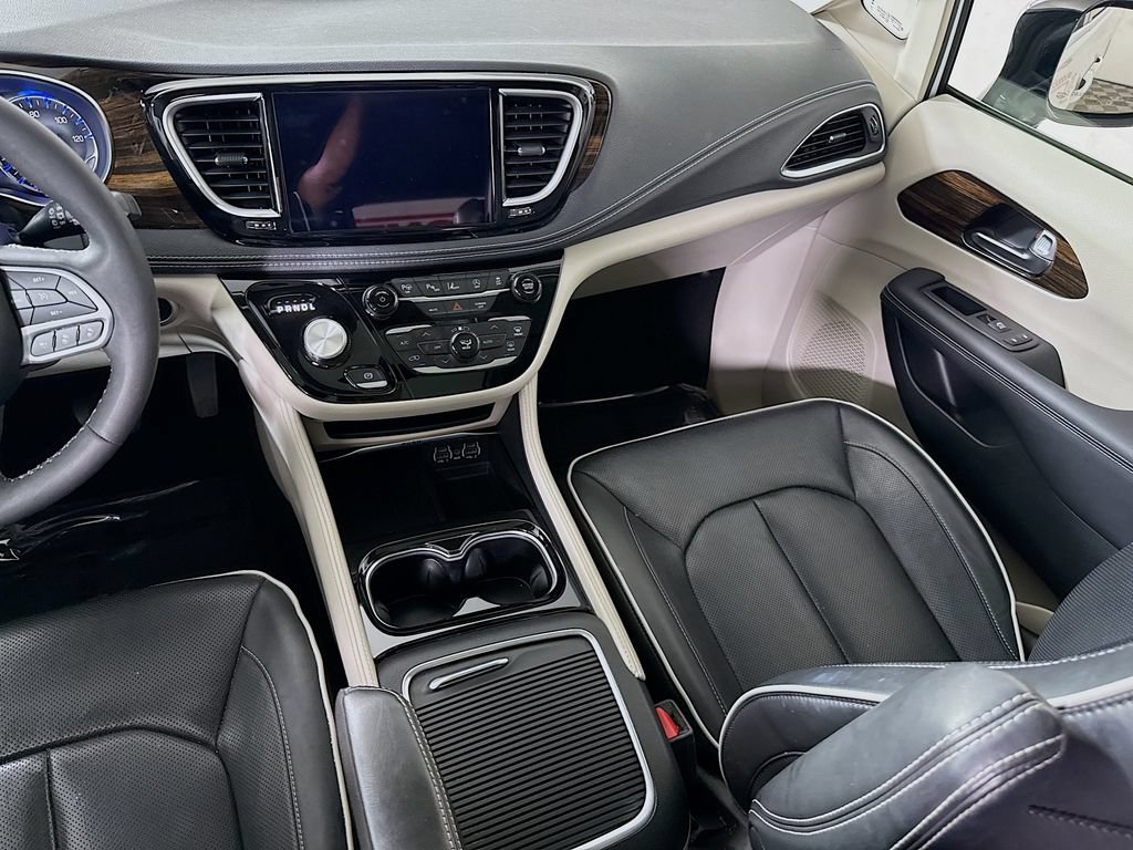 Used 2023 Chrysler Pacifica Limited AWD/4WD image 27