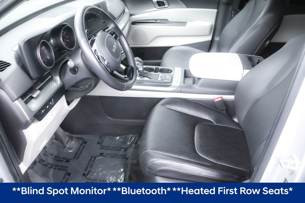 Used 2022 Kia Carnival LX image 6