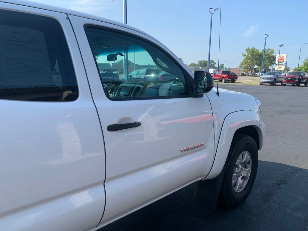 Used 2015 Toyota Tacoma 4x4 Access Cab w/ SR5 Package image 14