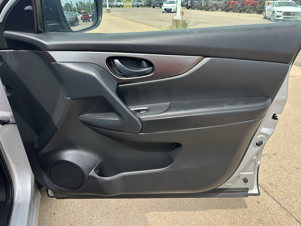 Used 2020 Nissan Rogue Sport S FWD image 26