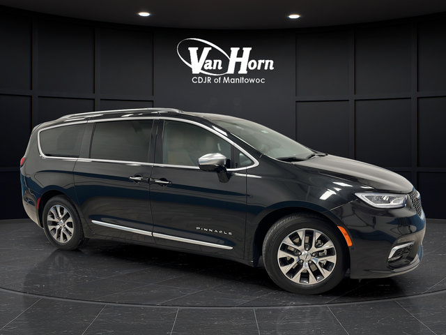 Used 2023 Chrysler Pacifica Pinnacle FWD image 1